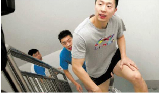 健身房摆臂运动_摆臂运动视频_摆臂力量训练