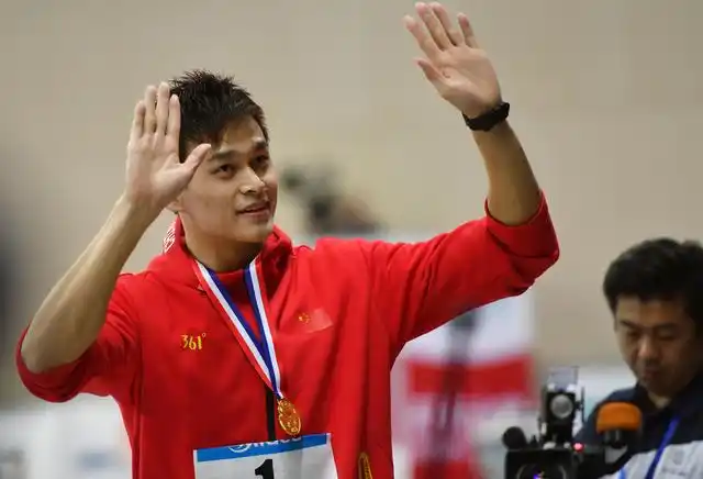 男子4×200米游泳_男子4×100米游泳比赛_游泳1500米冠军男子